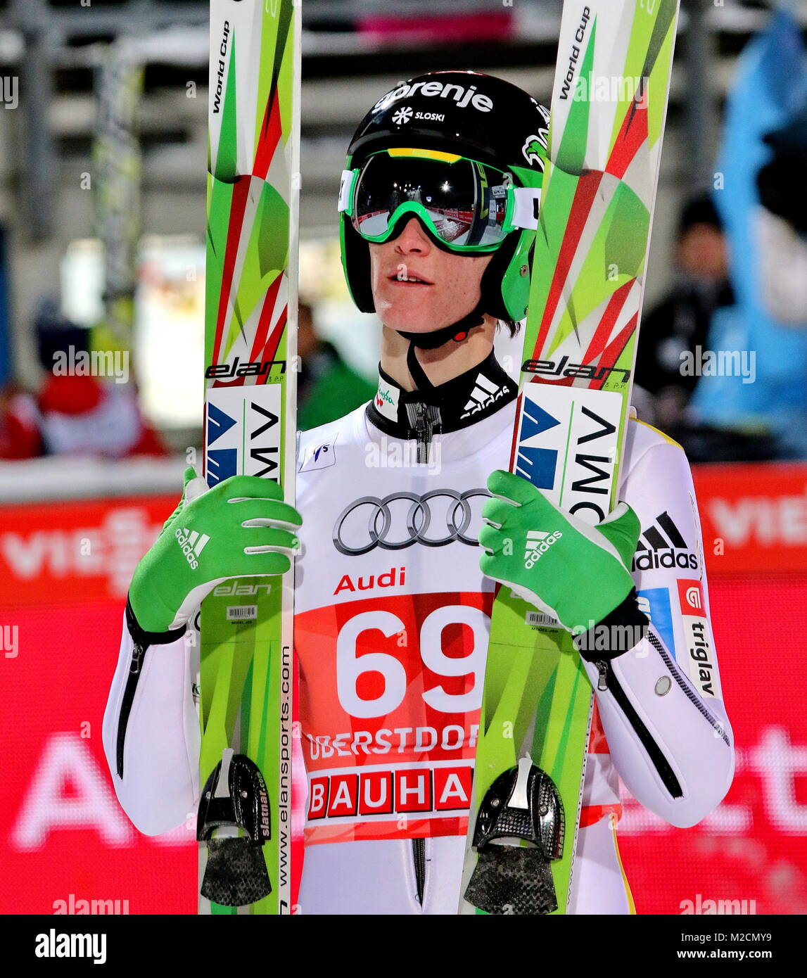 Peter PREVC (Slowenien) hat die Qualifikation für 63. Vierschanzentournee Auftaktspringen Oberstdorf gewonnen Foto de stock