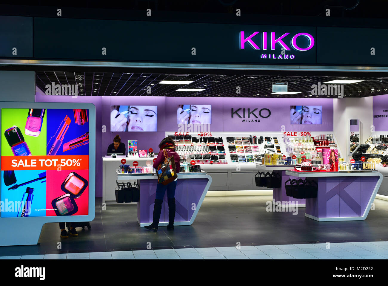 Kiko Milano tienda de cosmética Fotografía de stock - Alamy