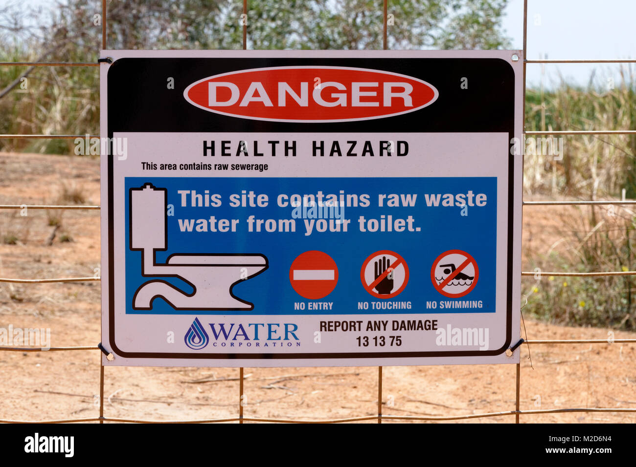 Señal de peligro de salud, Derby, West Kimberley, Australia Occidental Foto de stock