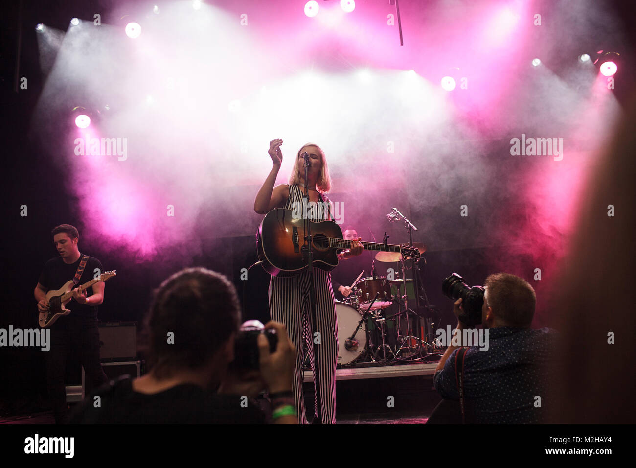 El folk pop noruego cantor y músico Dagny realiza un concierto en vivo en el festival de música danesa Trailerpark Festival 2016 en Copenhague. Dinamarca, 29/07 2016. Foto de stock