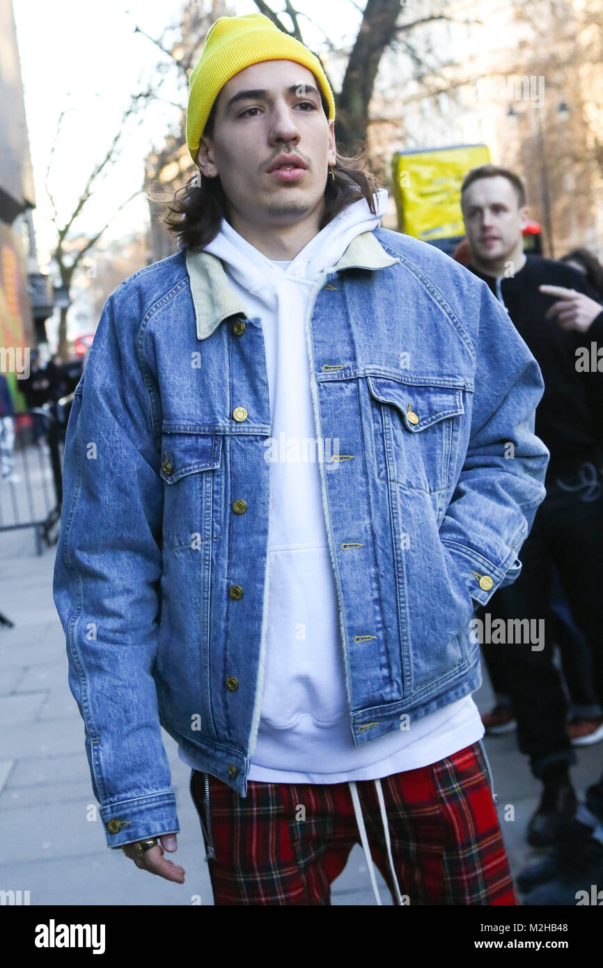 La Semana de la Moda de Londres Hombre de Otoño/Invierno 2018 - Street  Style con: Héctor Bellerín donde: Londres, Reino Unido cuando: El 07 de  enero de 2018. Crédito: WENN.com Fotografía de