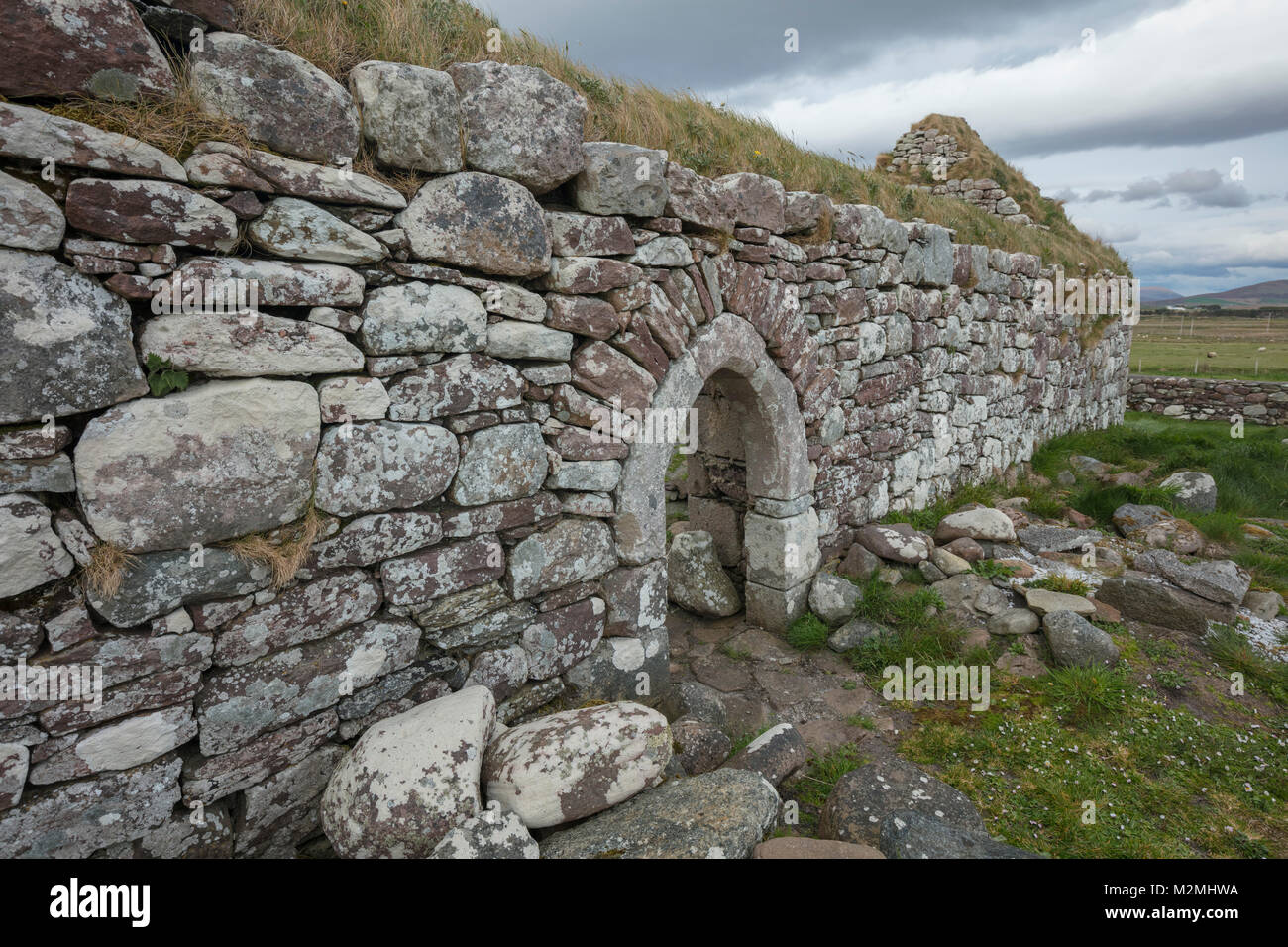 Ruinas de la iglesia cristiana primitiva en Gubbinwee, Ballycroy, en el condado de Mayo, Irlanda. Foto de stock