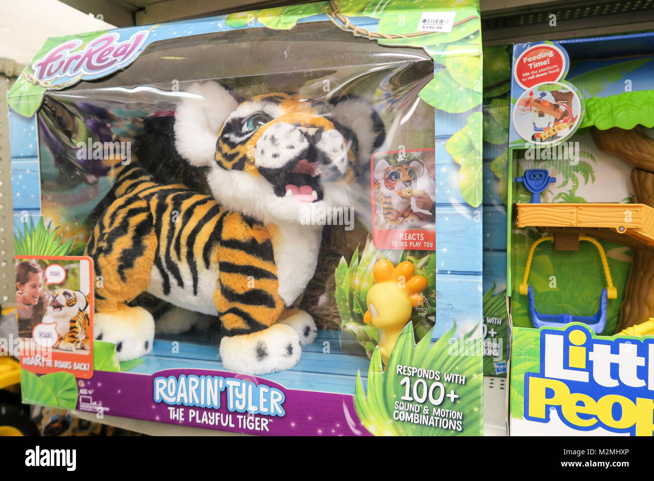 FurReal Roarin' Tyler tigre de juguete en Kmart, NUEVA YORK, EE.UU  Fotografía de stock - Alamy