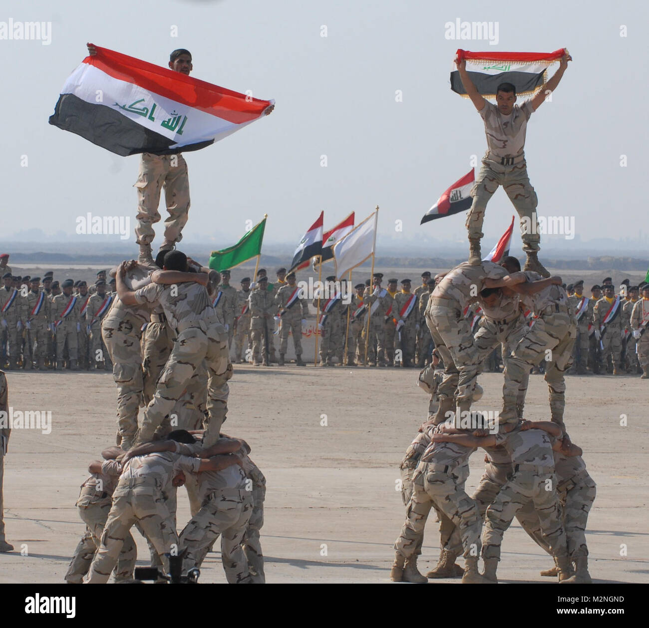 Piramides Humanas Por Fuerzas De Los Estados Unidos Irak Inactivo Fotografia De Stock Alamy