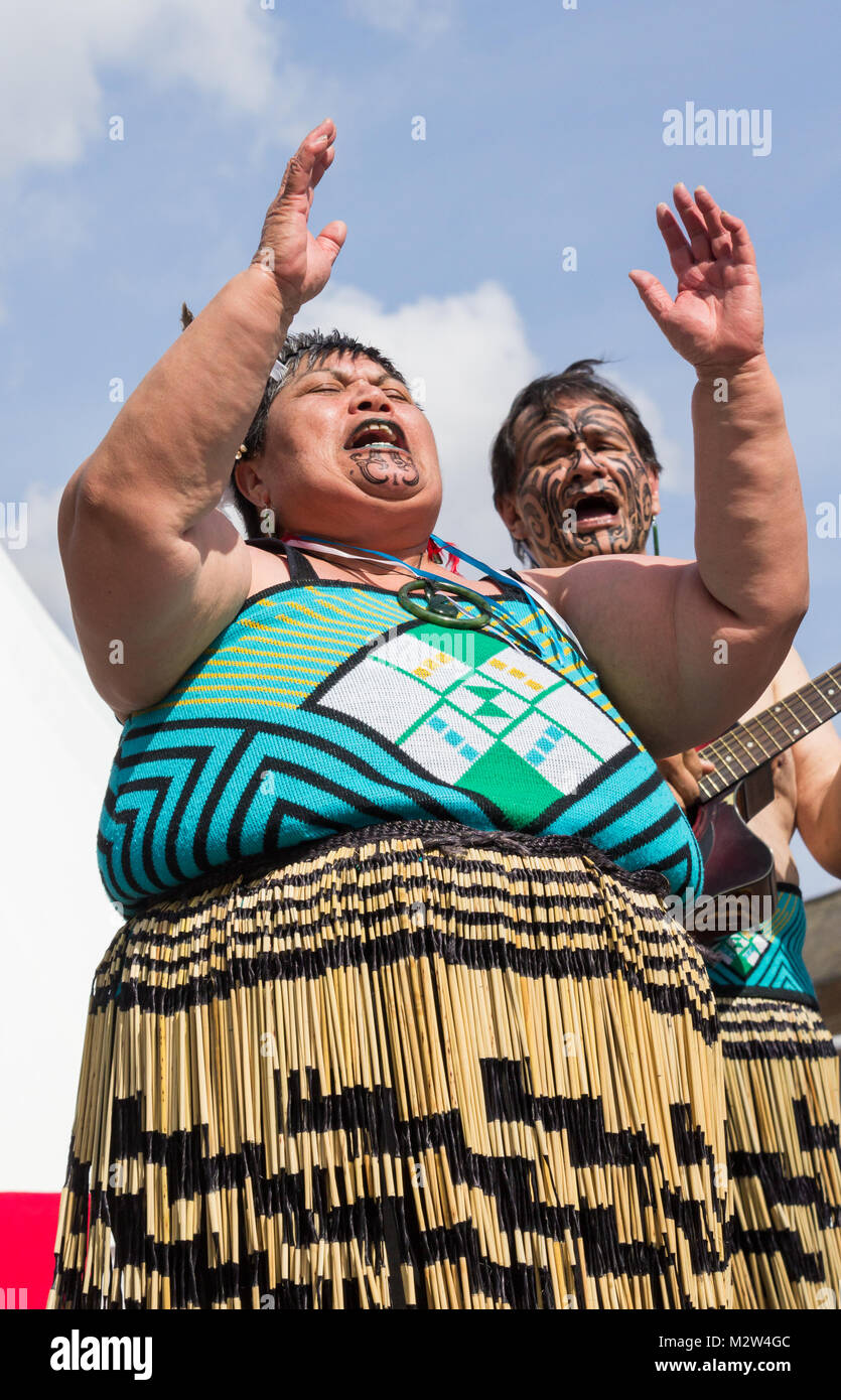 Traje maorí fotografías e imágenes de alta resolución - Alamy
