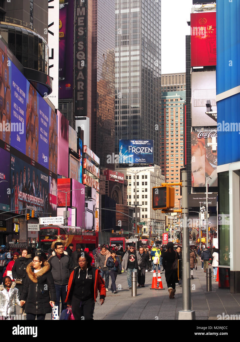 Nueva York, Nueva York, EE.UU.. Febrero 1, 2018. Vistas de Times Square en un día de la semana por la tarde Foto de stock