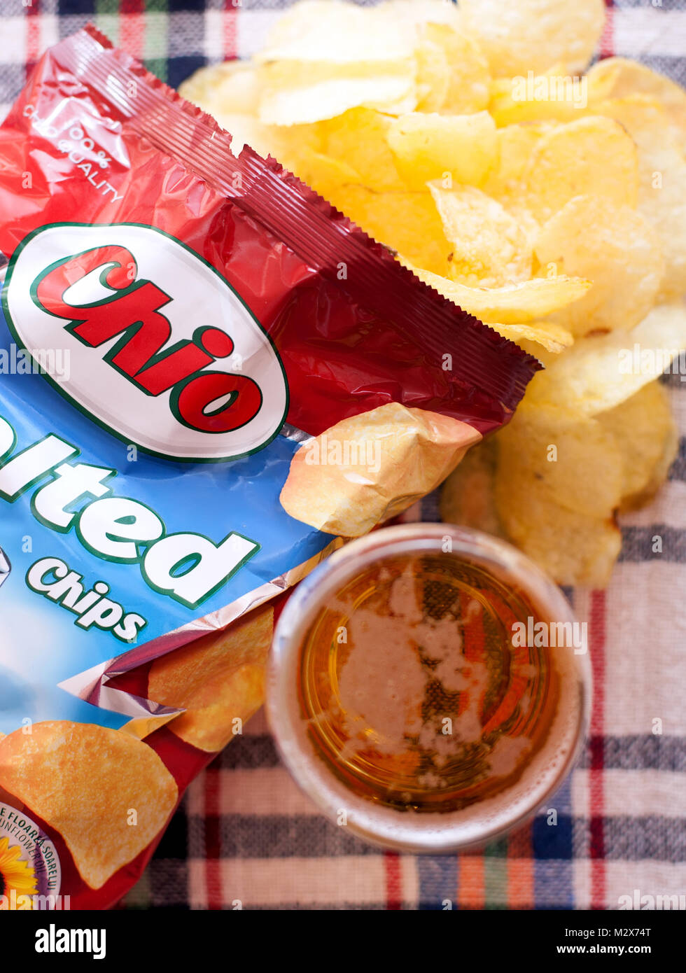 Chio chips fotografías e imágenes de alta resolución - Alamy