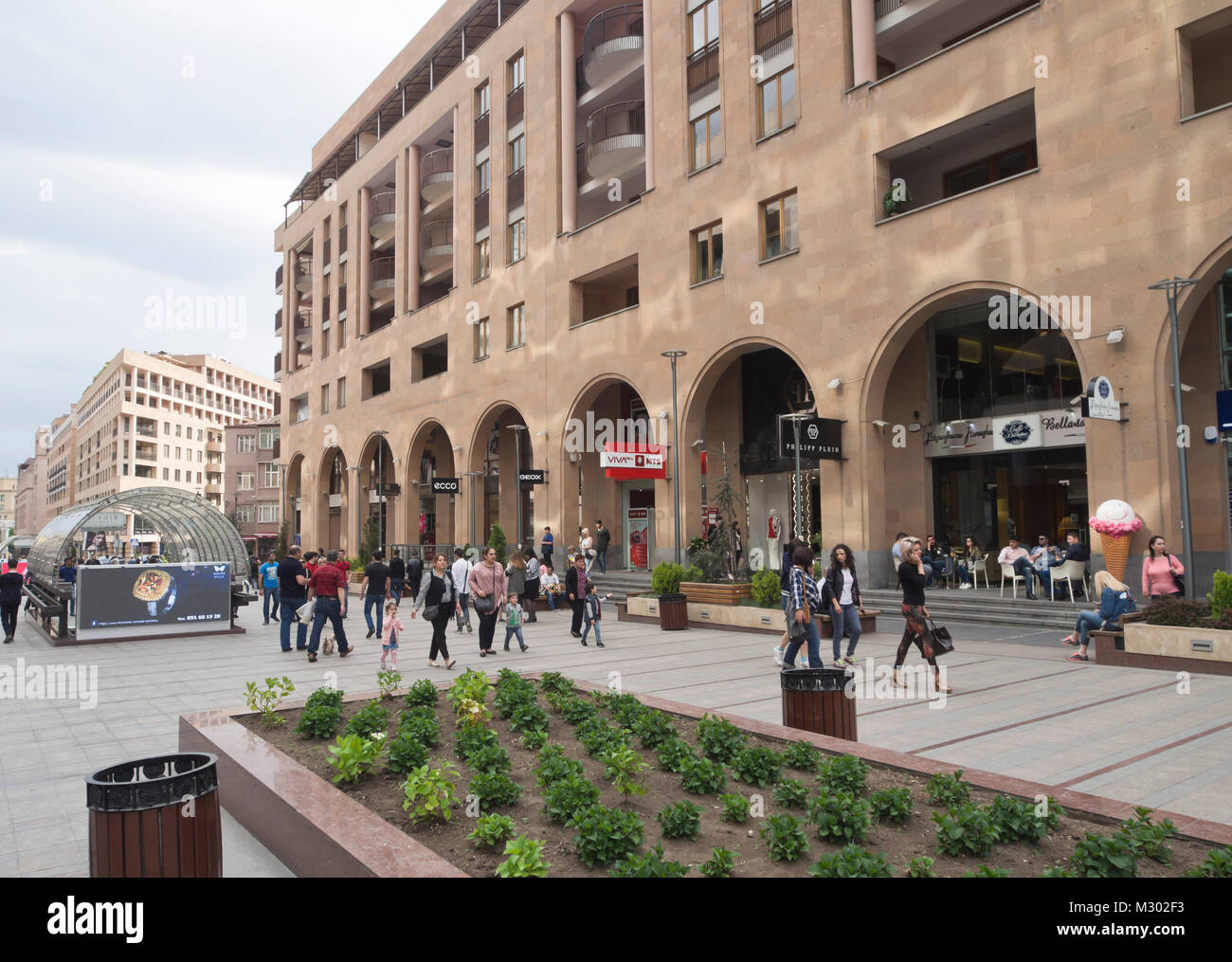 Avenida Norte, una calle peatonal en el centro de Ereván, la capital de  Armenia Fotografía de stock - Alamy