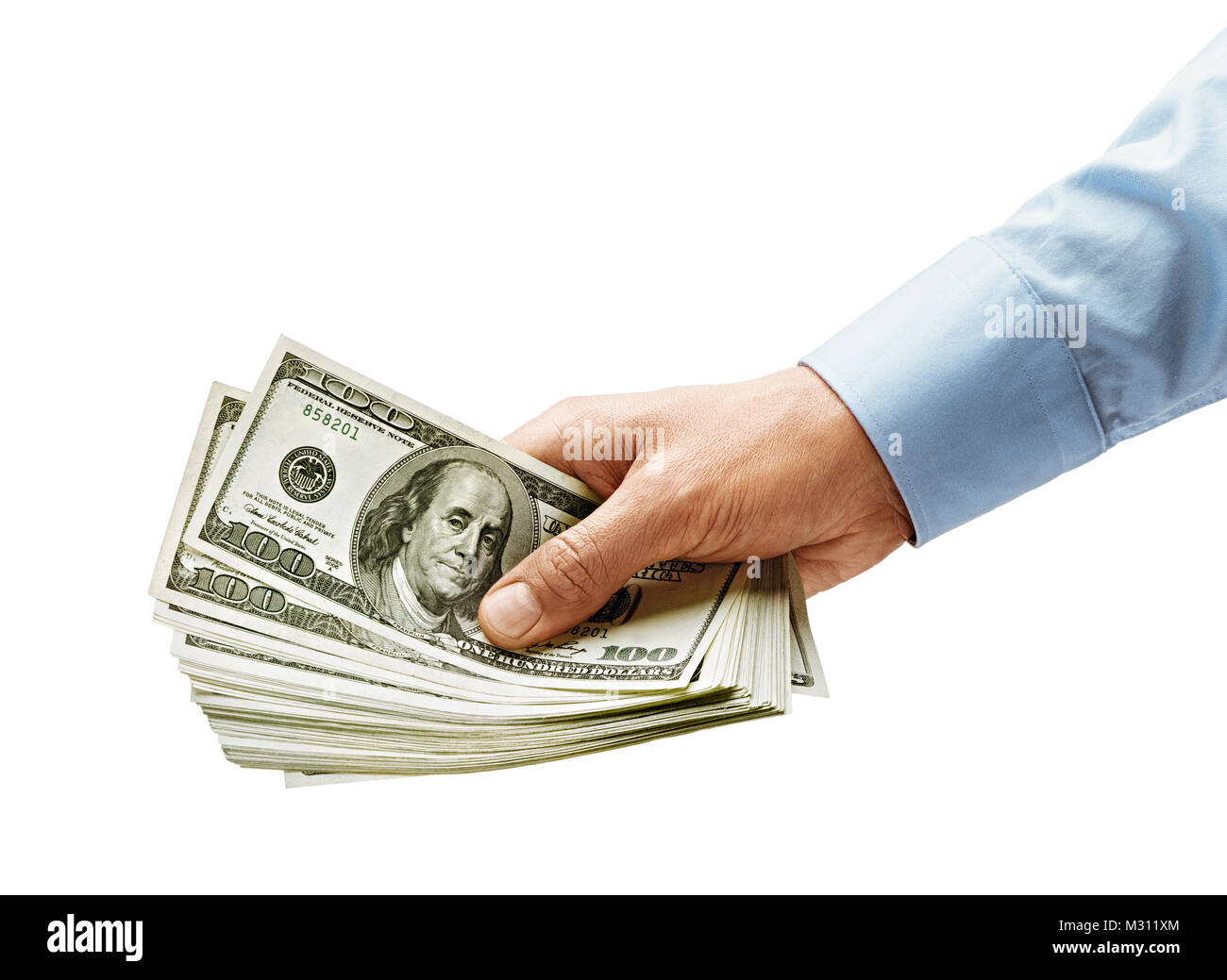 La mano del hombre en camisa dando dinero aislado sobre fondo blanco. Producto de alta resolución. Cerrar Foto de stock