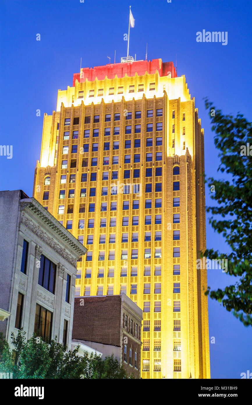 Pennsylvania,PA,Northeastern,Allentown,Lehigh County,Center City,Hamilton Street,PPL building,Art Deco,arquitectura Harvey Wiley Corbett,1920's,high r Foto de stock