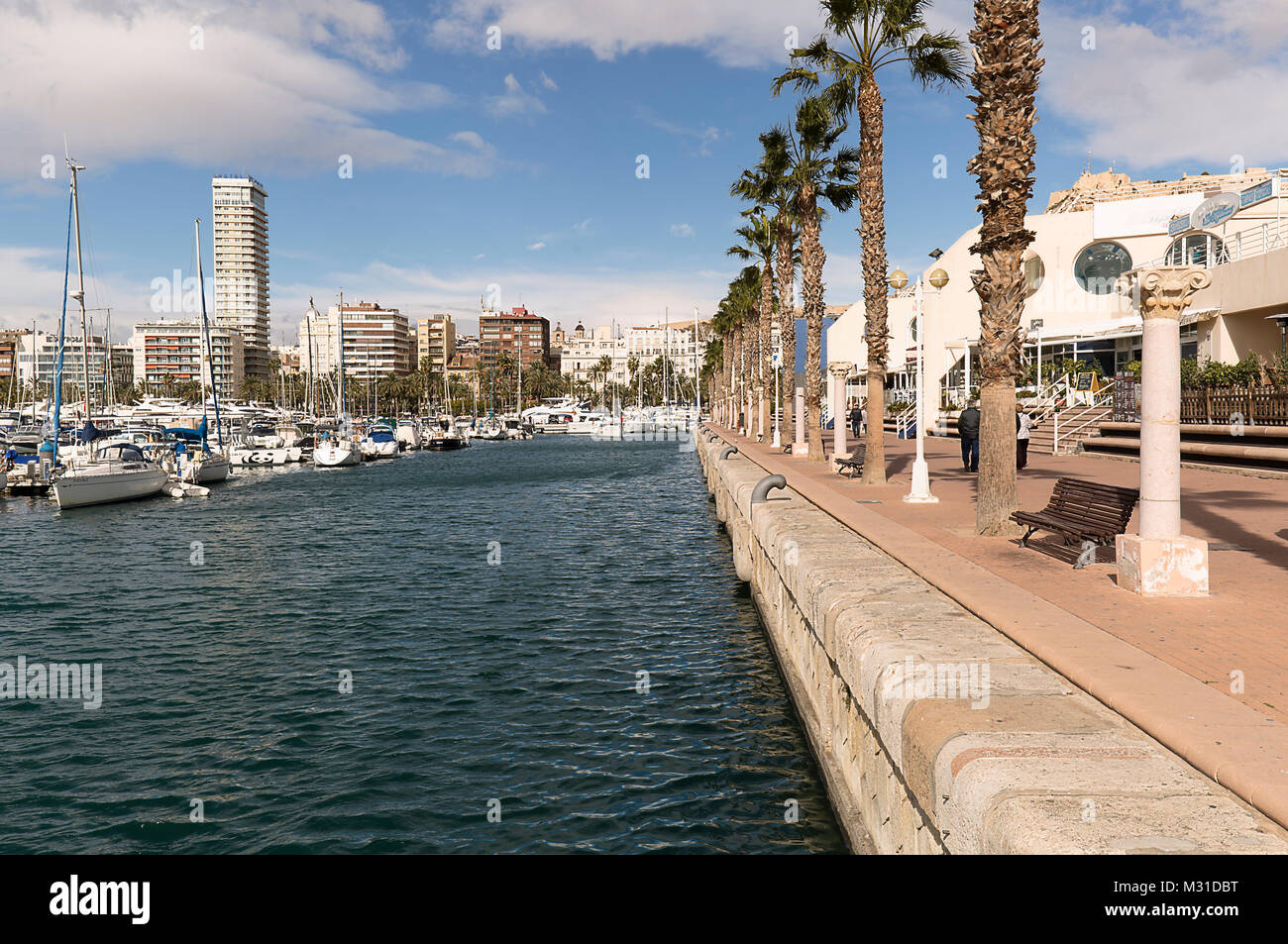 Alicante, España. Enero 26, 2018: vistas del puerto de la ciudad de Alicante en invierno. Comunidad Valenciana, España. Foto de stock