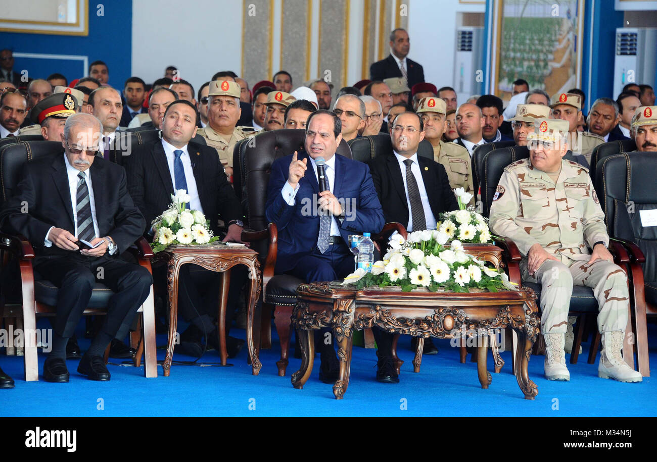 Alejandría, Alejandría, Egipto. 8 Feb, 2018. El Presidente egipcio Abdel Fattah al-Sisi, asiste a la inauguración de un proyecto agrícola en Mohamed Naguib base militar en al-Hammam región, a unos 90 kilómetros al oeste de Egipto, la segunda ciudad de Alejandría el 8 de febrero de 2018, el crédito: el Presidente Egipcio Oficina/Images/APA/Cable de Zuma Alamy Live News Foto de stock