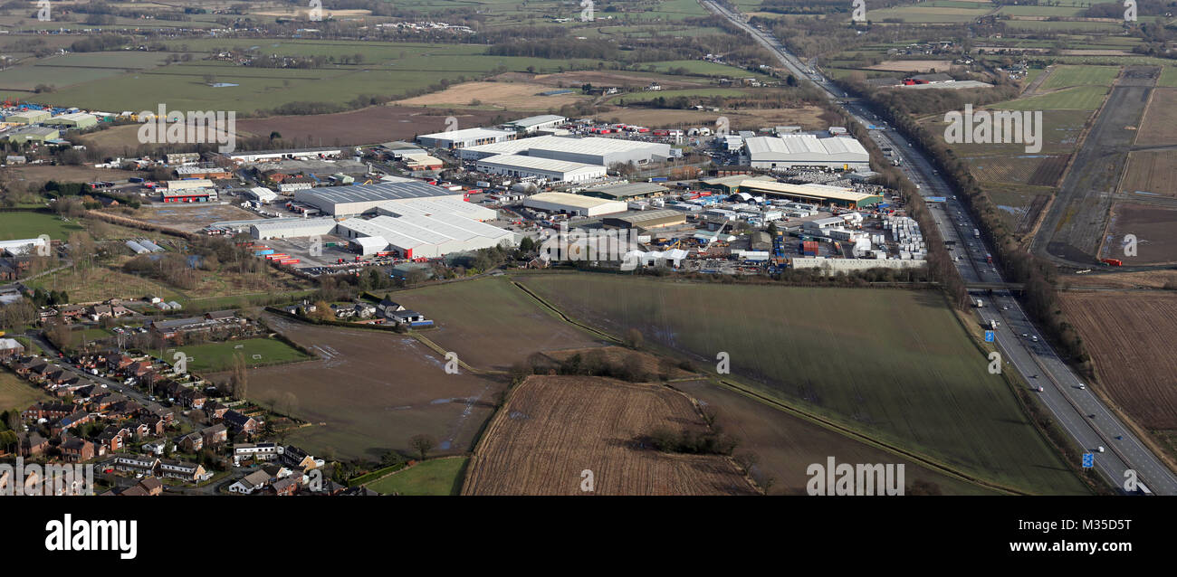 Vista aérea de Appleton Thorn Industrial Estate, en Warrington, Cheshire, Reino Unido Foto de stock