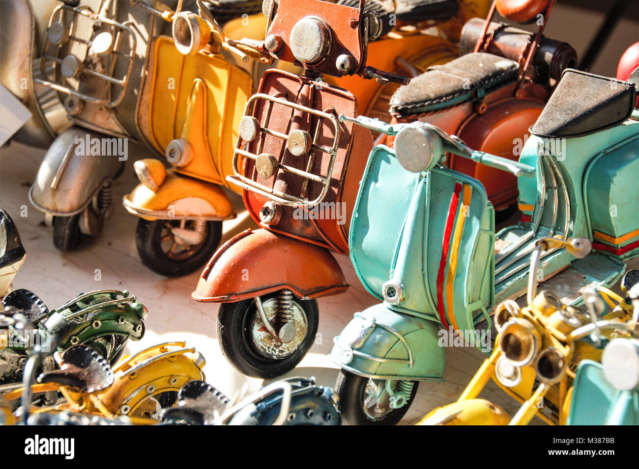 Miniaturas de la icónica scooter italiano también conocido como Fotografía de stock - Alamy