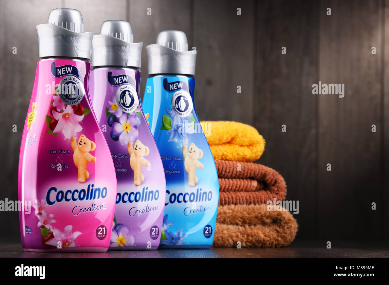 POZNAN, Polonia - DEC 14, 2017: botellas de líquido suavizante Coccolino  propiedad de Unilever, una empresa de bienes de consumo transnacional  British-Dutch Fotografía de stock - Alamy