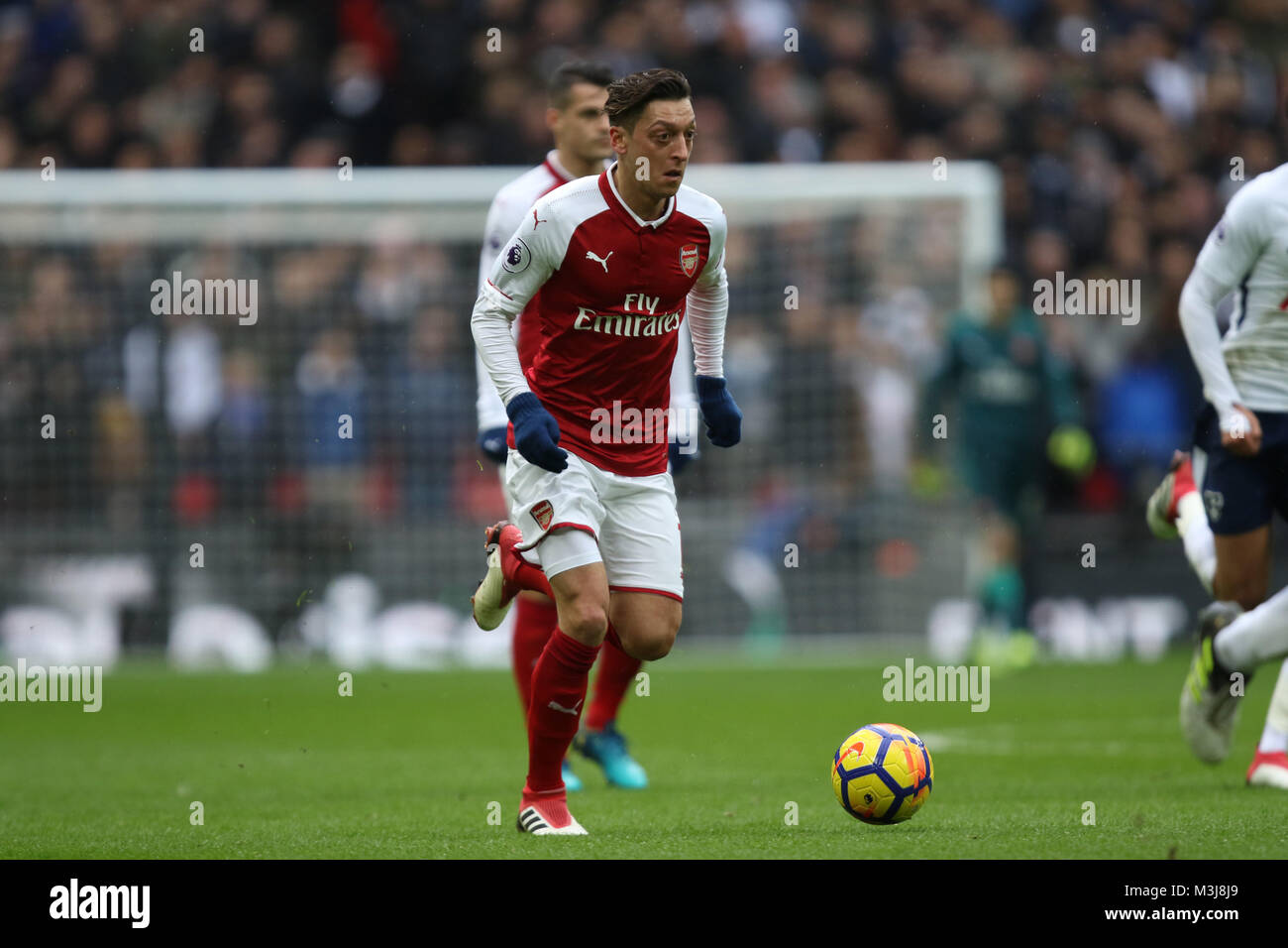 Londres, Reino Unido. El 10 de febrero, 2018. Mesut Ozil (A) en la Premier League inglesa de fútbol entre Tottenham Hotspur v Arsenal en el estadio de Wembley, en Londres, el 10 de febrero de 2018. Crédito: Paul Marriott/Alamy Live News Foto de stock