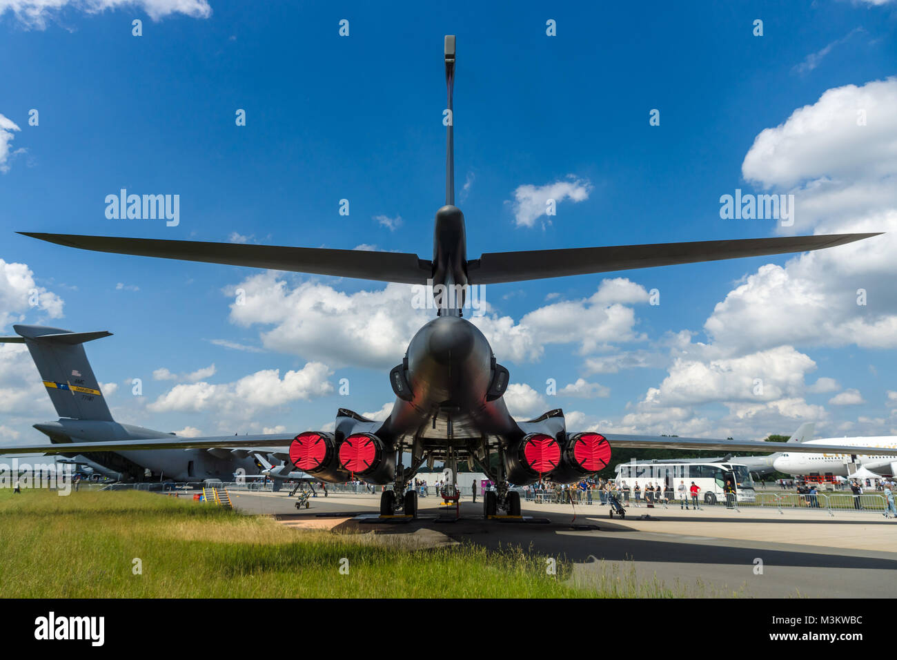 Berlín, Alemania - Junio 02, 2016: UN cuatro-motor supersónico de ala de barrido variable, jet-powered bombardero estratégico pesado Rockwell B-1B Lancer. La Fuerza Aérea de EE.UU. Vista trasera. Exposición ILA Berlin Air Show 2016 Foto de stock