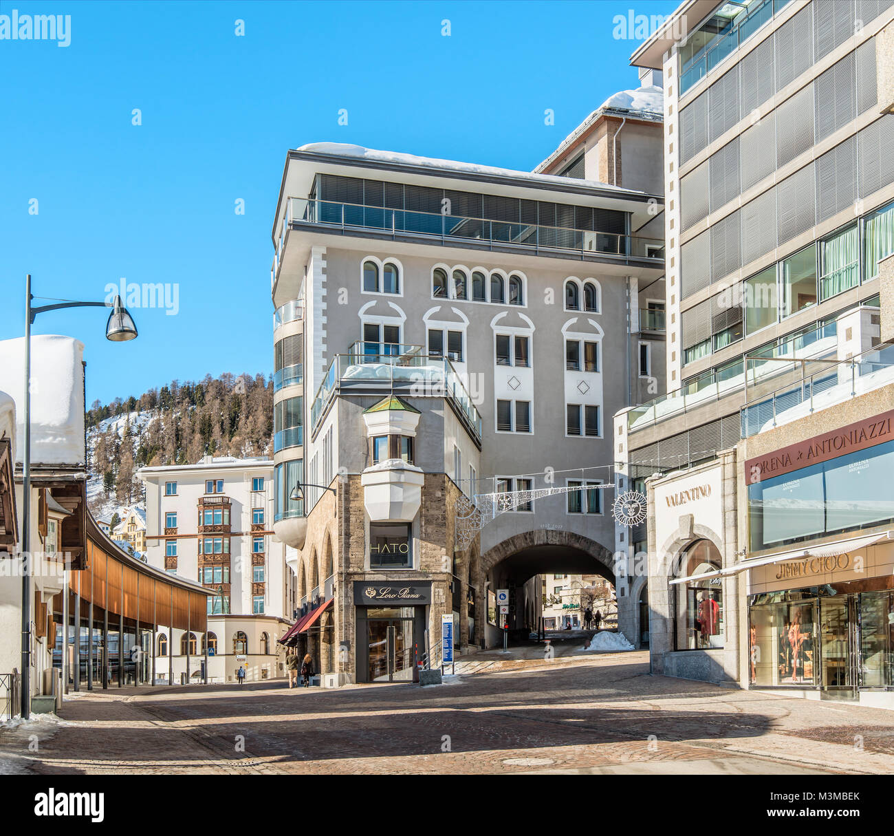 Arquitectura en el centro de la ciudad de St.Moritz, Grisons, Suiza Foto de stock