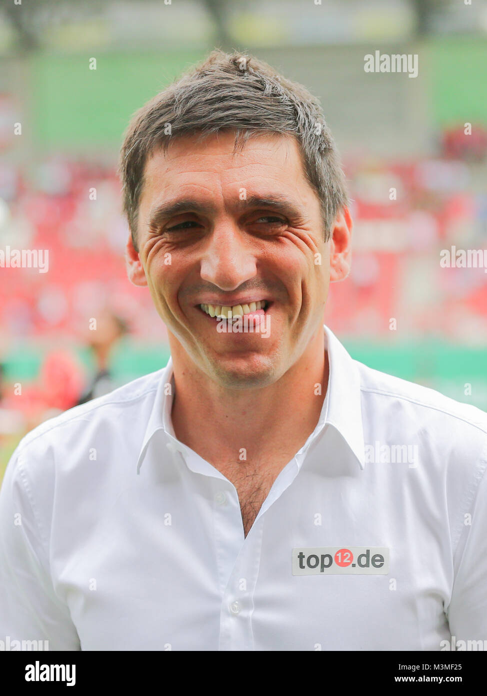 Cheftrainer Tayfun Korkut (1.FC Kaiserslautern, 2.Bundesliga - Saison 2016-17) beim DFB-Pokal 2016/17 - 1. Runde - FC Hallescher gegen 1.FC Kaiserslautern Foto de stock