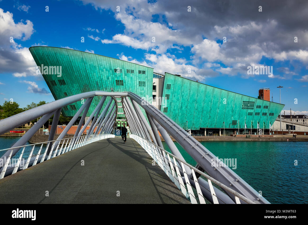 La nueva Metrópolis o Nemo Science Museum de Amsterdam, Países Bajos. El arquitecto Renzo Piano Foto de stock