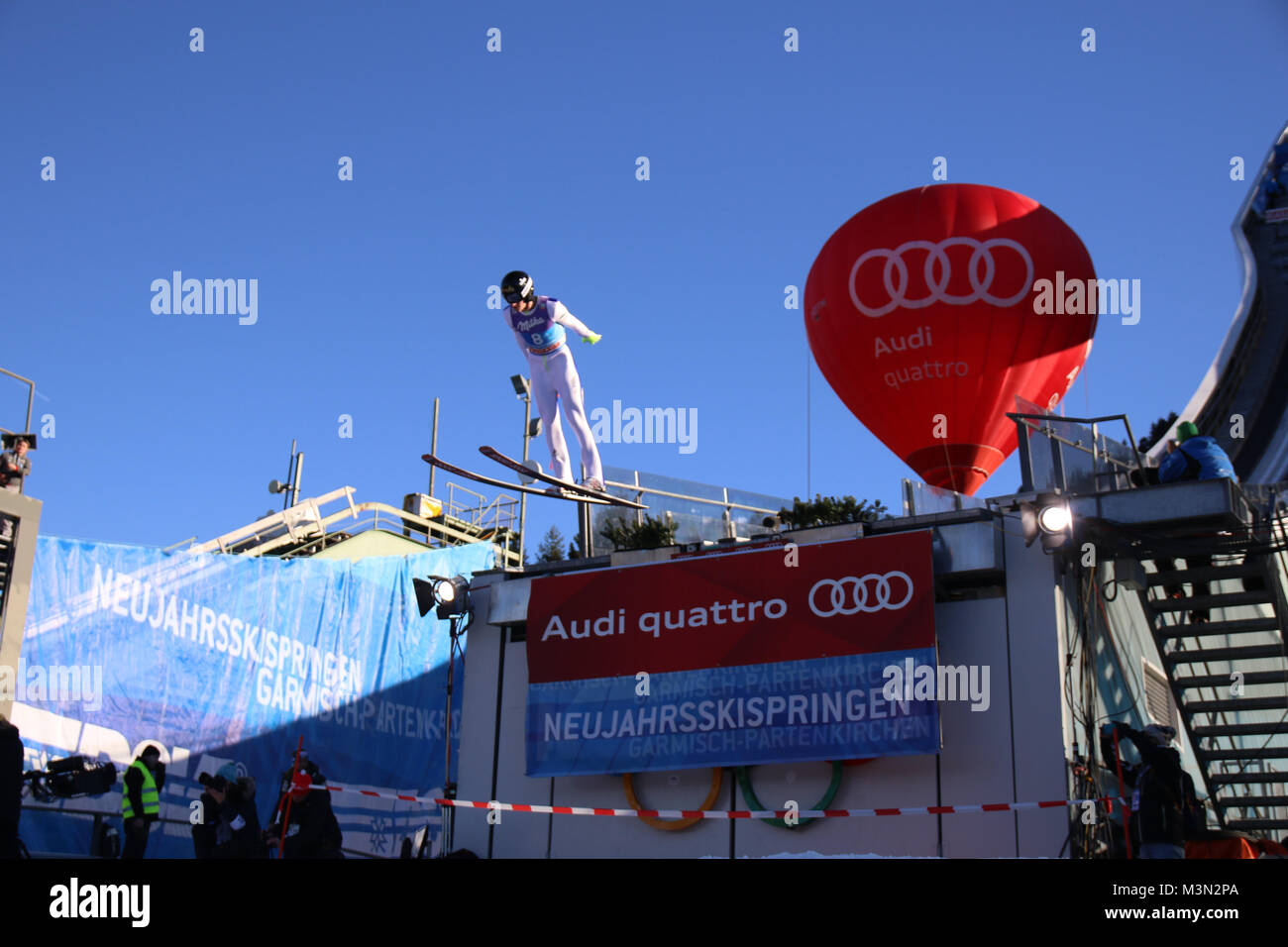 - Qualifikation Abheben zum Neujahrsskispringen Neujahrsskispringen Garmisch-Partenkirchen 2016 Foto de stock