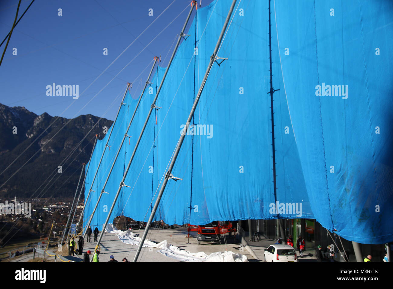 Windfangnetz bei der Qualifikation Neujahrsskispringen Garmisch-Partenkirchen 2016 Foto de stock