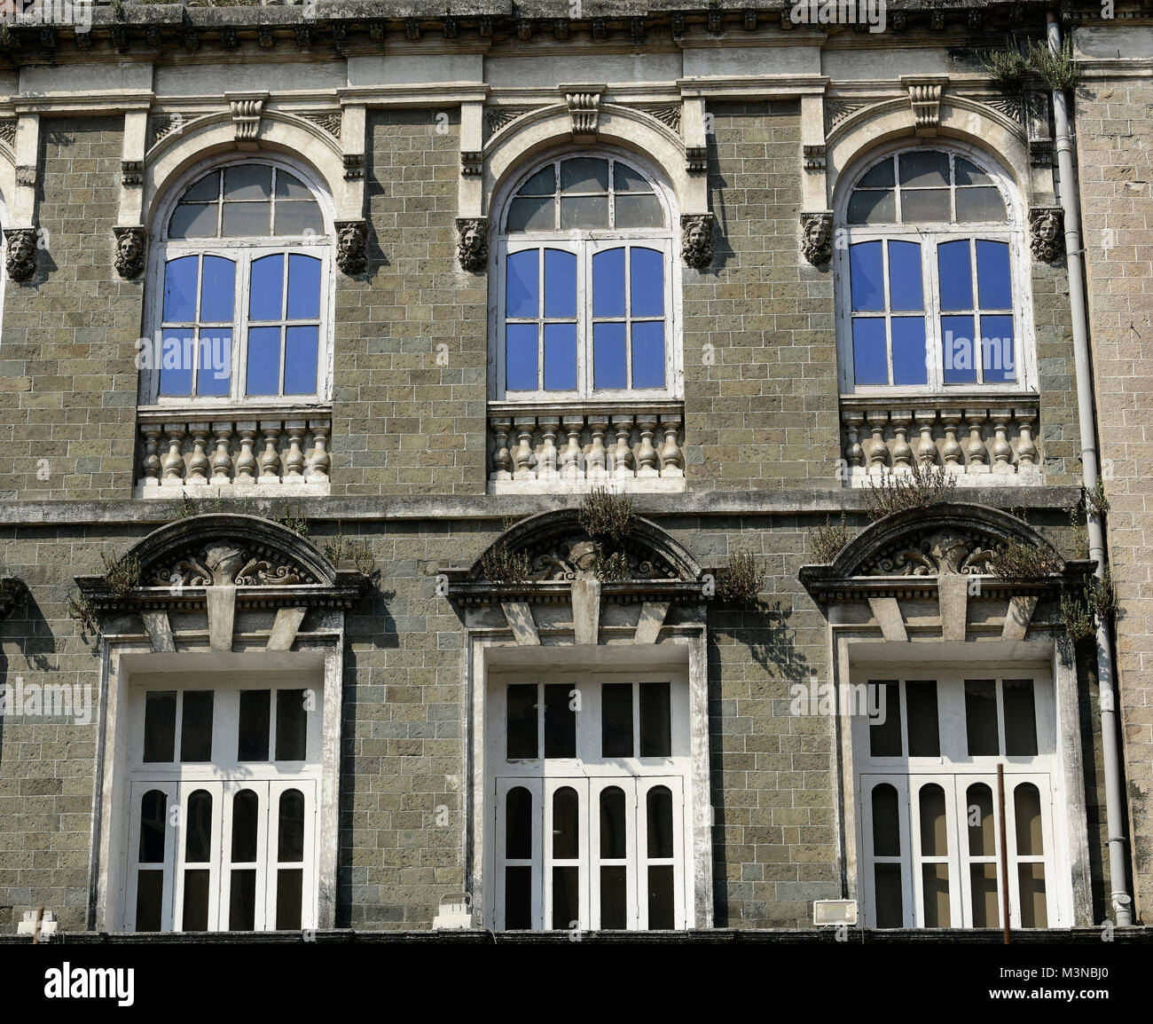 Arquitectura: Cierre de ventanas de arco Redondo con Cristal Fotografía de  stock - Alamy