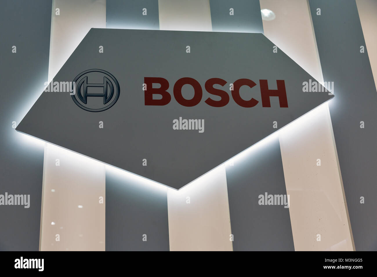 KIEV, Ucrania - 07 de octubre de 2017: el logotipo de Bosch closeup, multinacional alemana de electrónica e ingeniería empresa stand durante la CEE de 2017, mayor ELÉCT Foto de stock