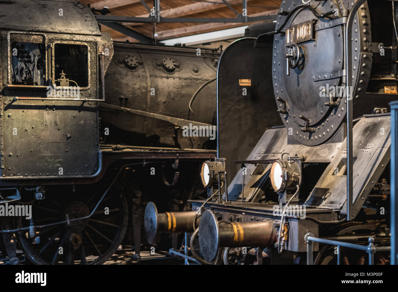 Berlin, Alemania - Febrero 2018: viejas locomotoras a vapor en el Museo Alemán de Tecnología (Deutsche Technikmuseum Berlín (DTMB) Foto de stock