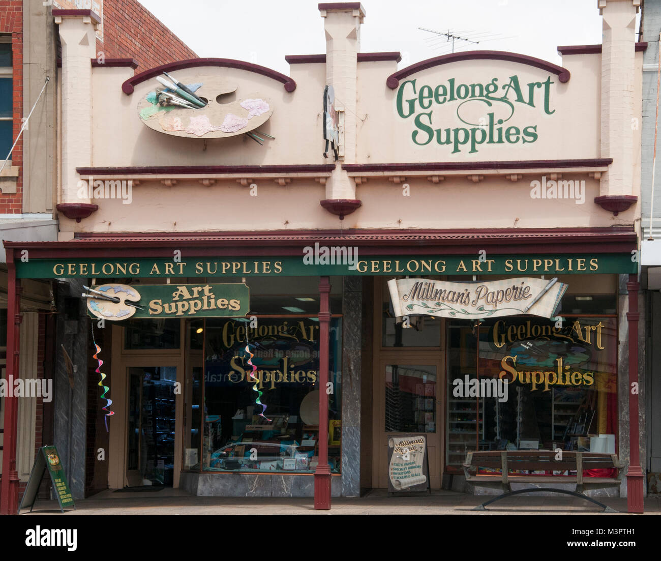Edificios comerciales antiguos fotografías e imágenes de alta