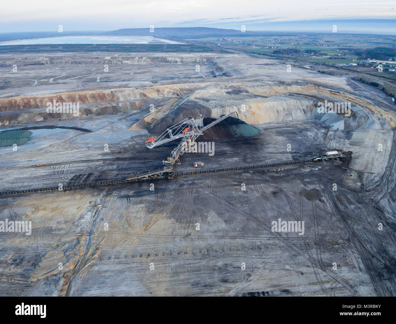 Vista aérea de la mina de carbón a cielo abierto en el Belchatow, Polonia Foto de stock