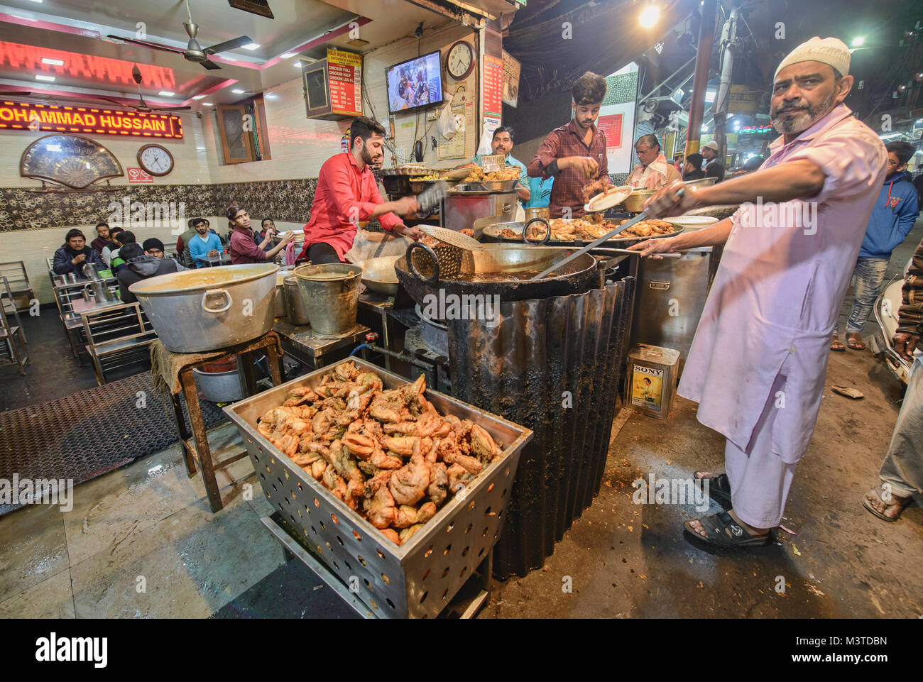 Pollo frito masters, Vieja Delhi, India Foto de stock