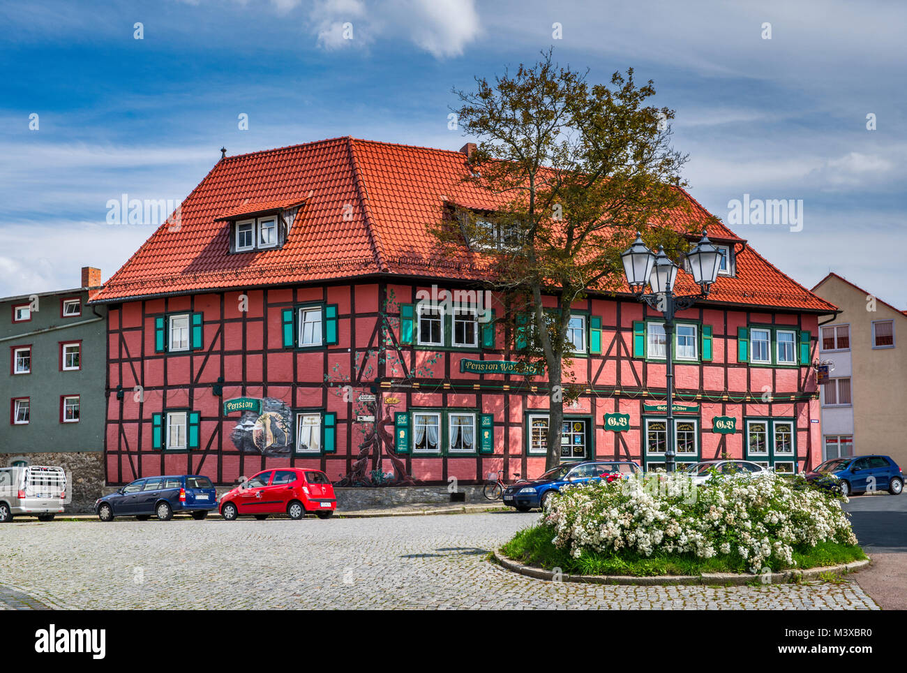 Pension Wolfshof, edificio con entramados de madera en Harzgerode, Sajonia-Anhalt, Alemania Foto de stock