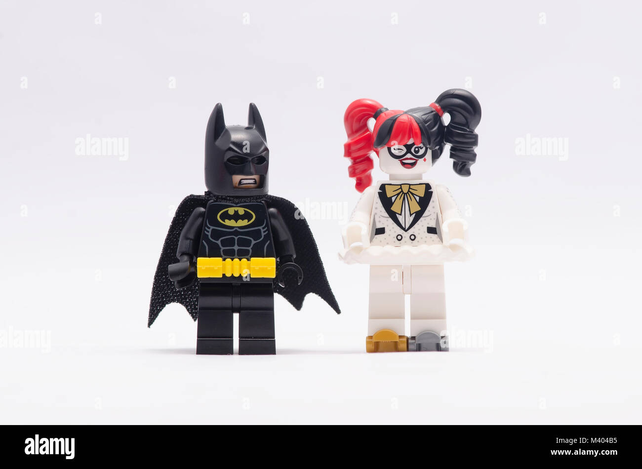 Lego Batman y Harley Quinn aislado sobre fondo blanco Fotografía de stock -  Alamy