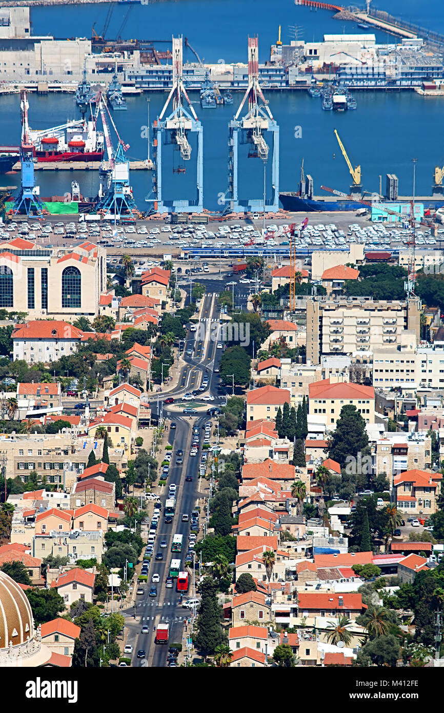 Vista del puerto de Haifa, el paisaje y la costa de Haifa, Israel  Fotografía de stock - Alamy