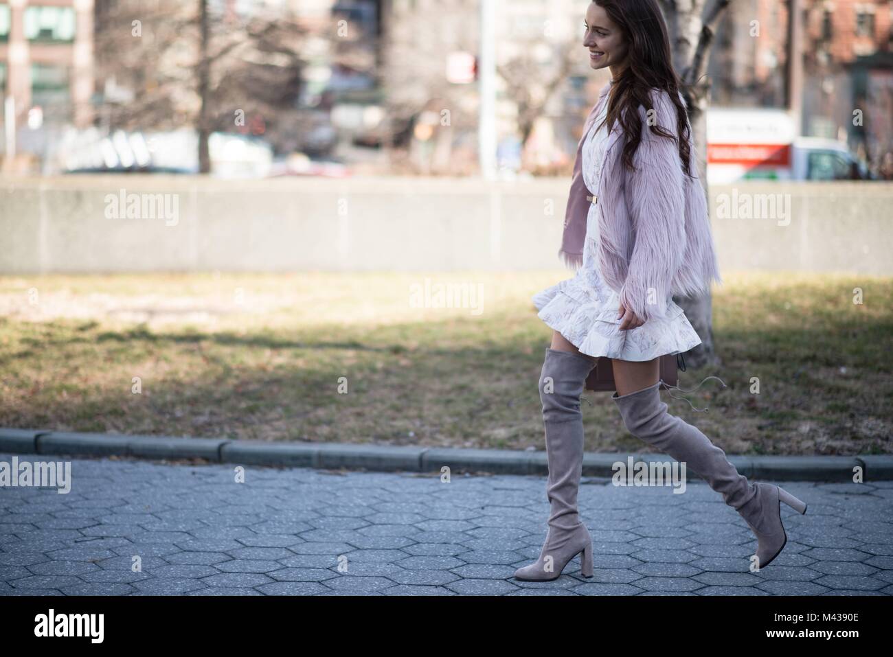 Botas Altas De Muslo Fotos e Imágenes de stock - Alamy