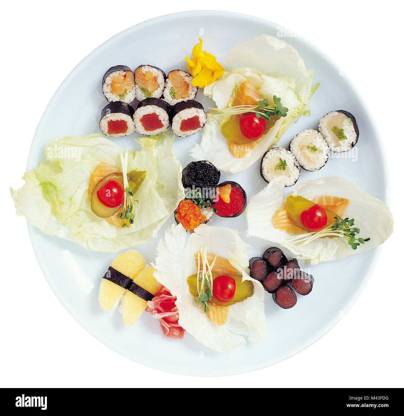 Sushi conjunto aislado sobre fondo blanco. Foto de stock