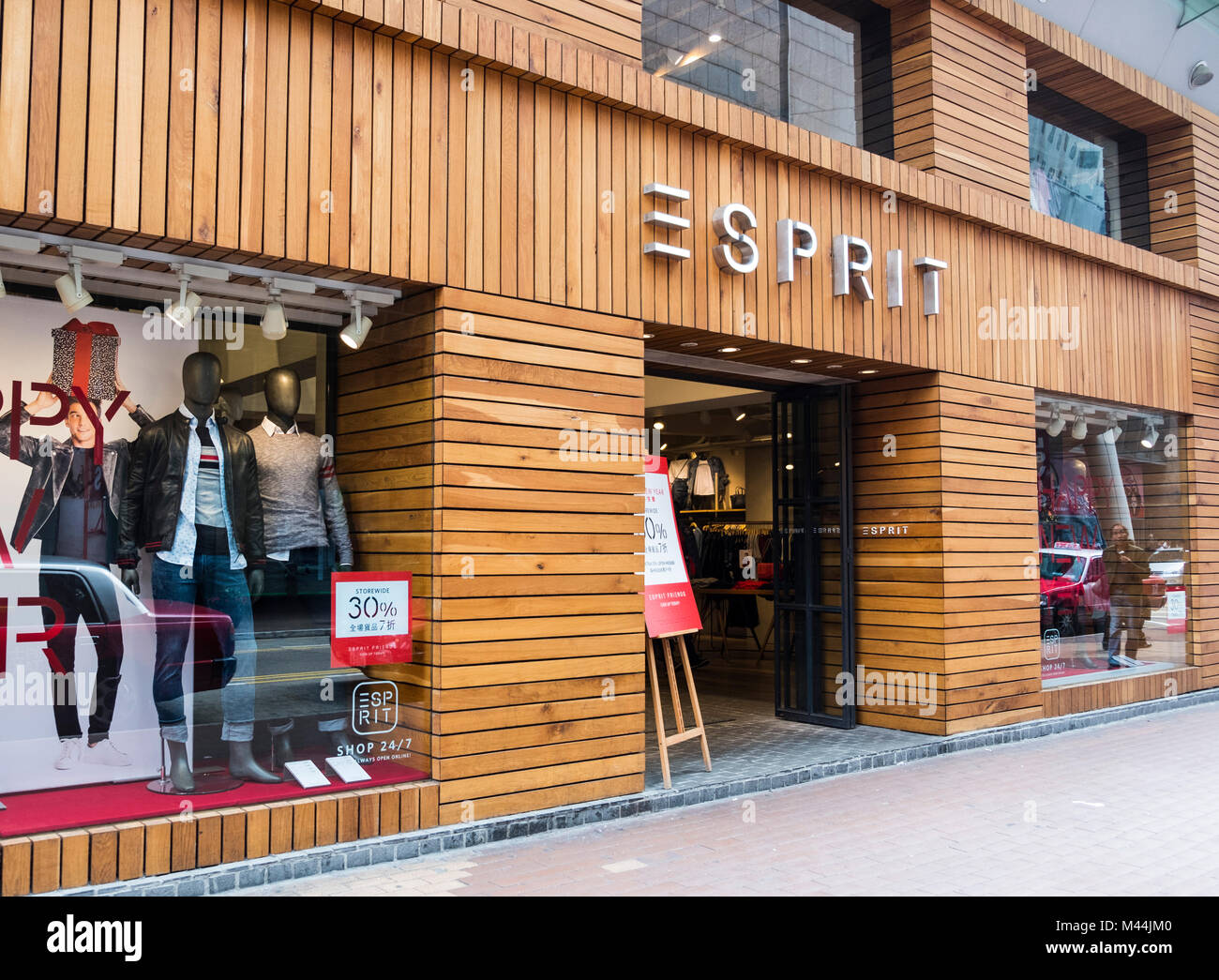 Hong Kong - Febrero 11, Esprit tienda en Hong Kong. Esprit un fabricante de ropa, calzado, accesorios, joyería Fotografía de stock - Alamy
