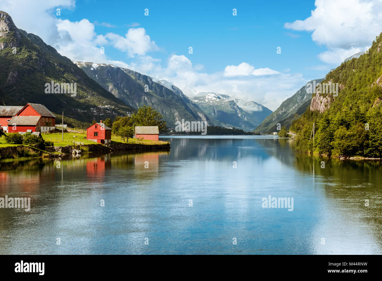 Odda Noruega está situado cerca de la ciudad de roca Trolltunga Foto de stock