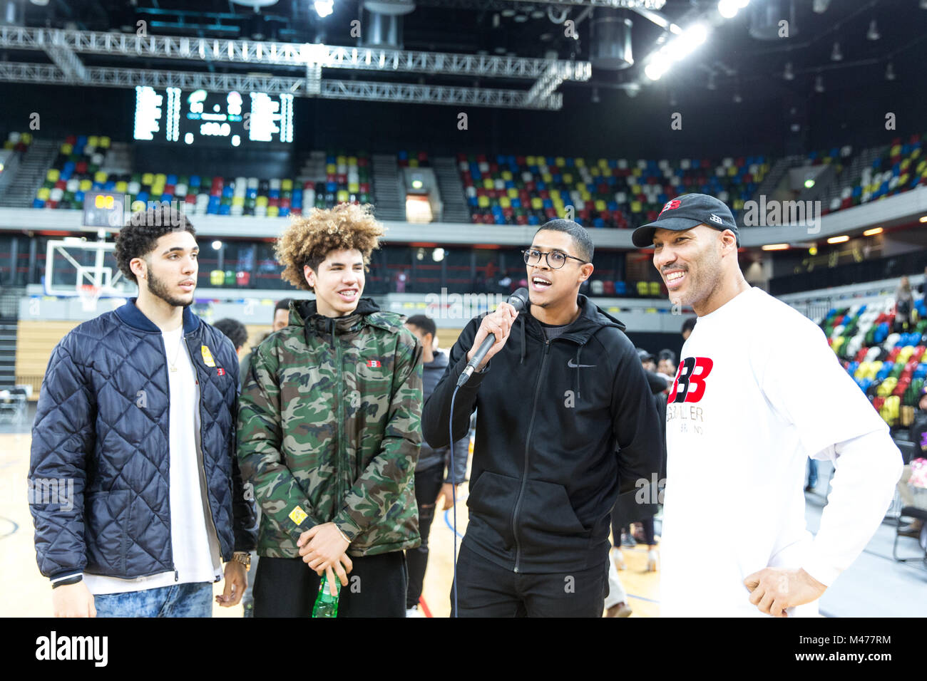 Londres, Reino Unido el 14 de febrero, 2018. Bola de lavar y su familia en el BBL baloncesto primera pierna semi final entre Londres leones y Leicester Riders en Cuadro de cobre Arena, Olympic Park, Londres. Crédito: Carol efecto muaré / Alamy Live News. Foto de stock