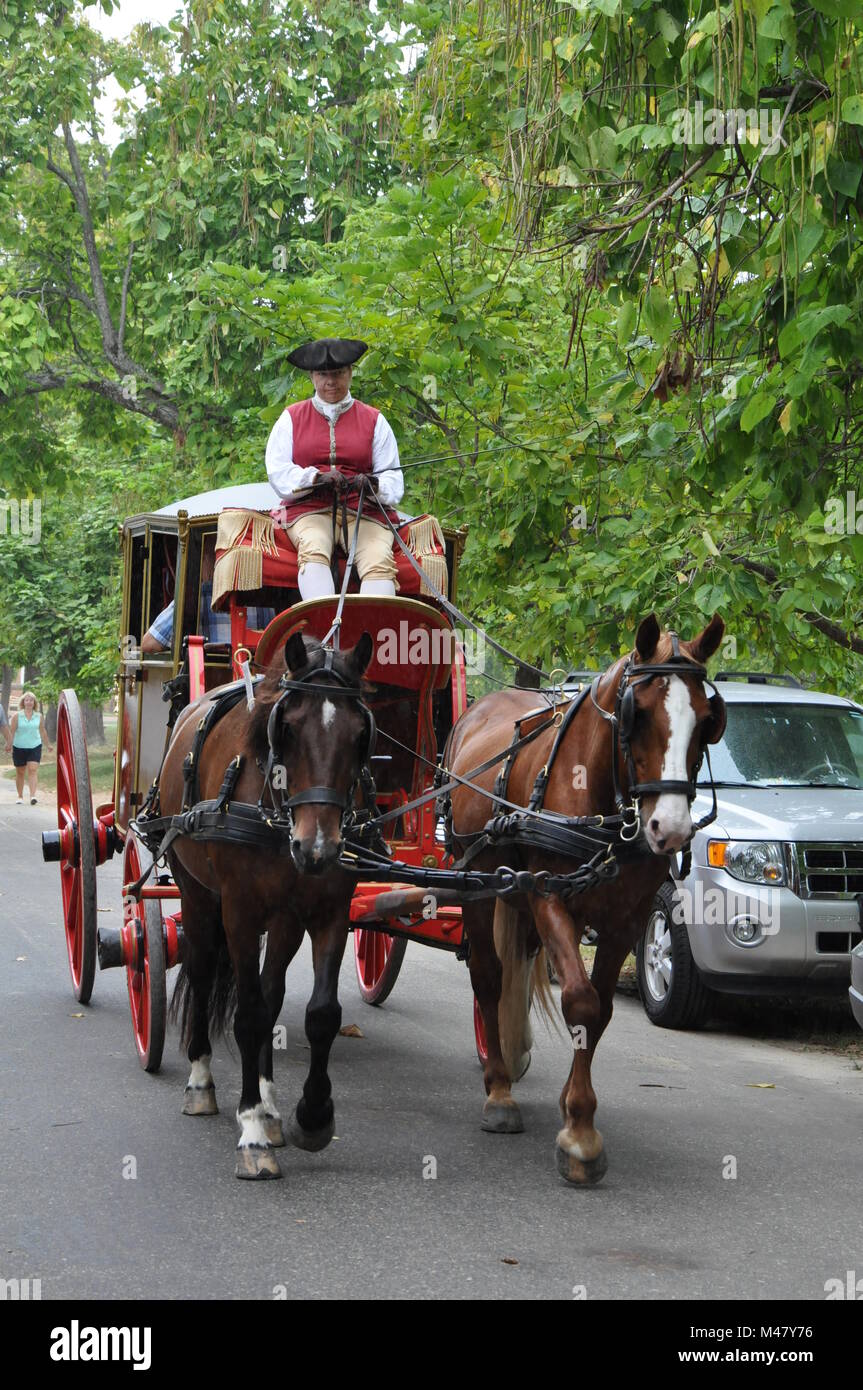 Paseos en carruajes tirados por caballos en Williamsburg, Virginia Foto de stock