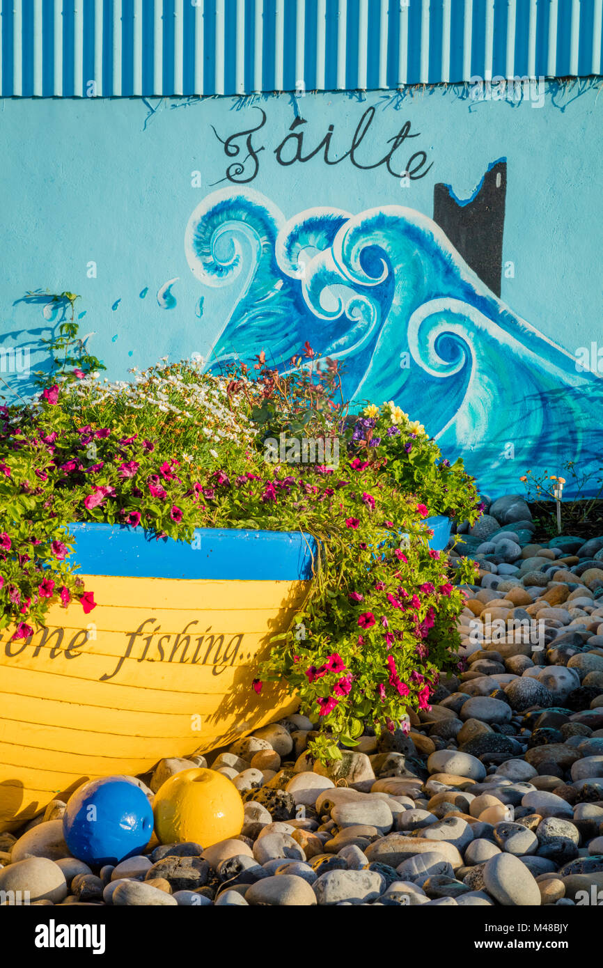 Mural en aldea costera Easky, condado de Sligo, Irlanda. Foto de stock