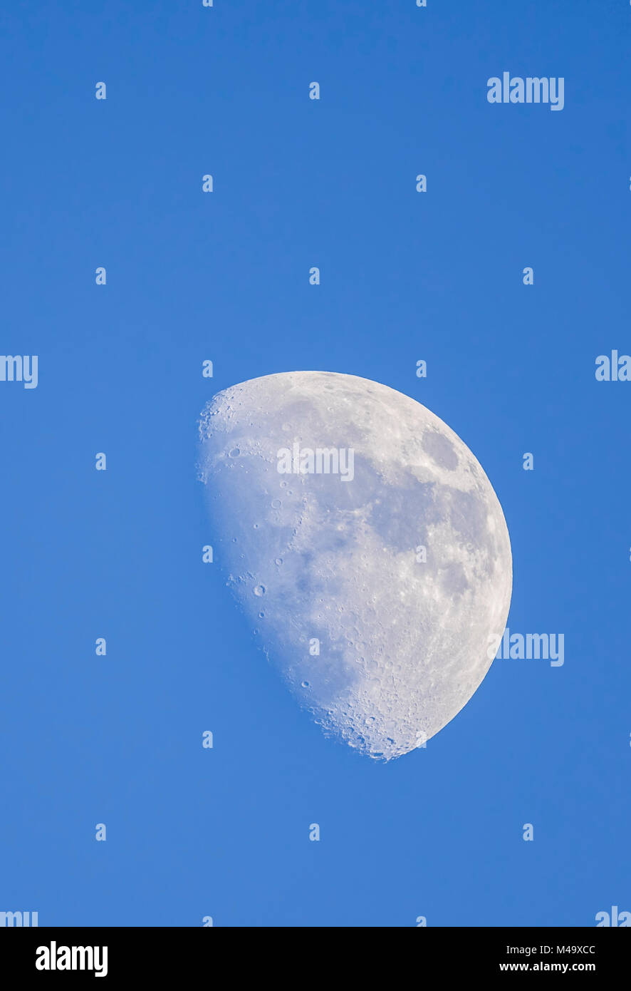 En el día de la luna en cuarto menguante con cera contra el cielo ... En el día de la luna en cuarto menguante con cera contra el cielo ...