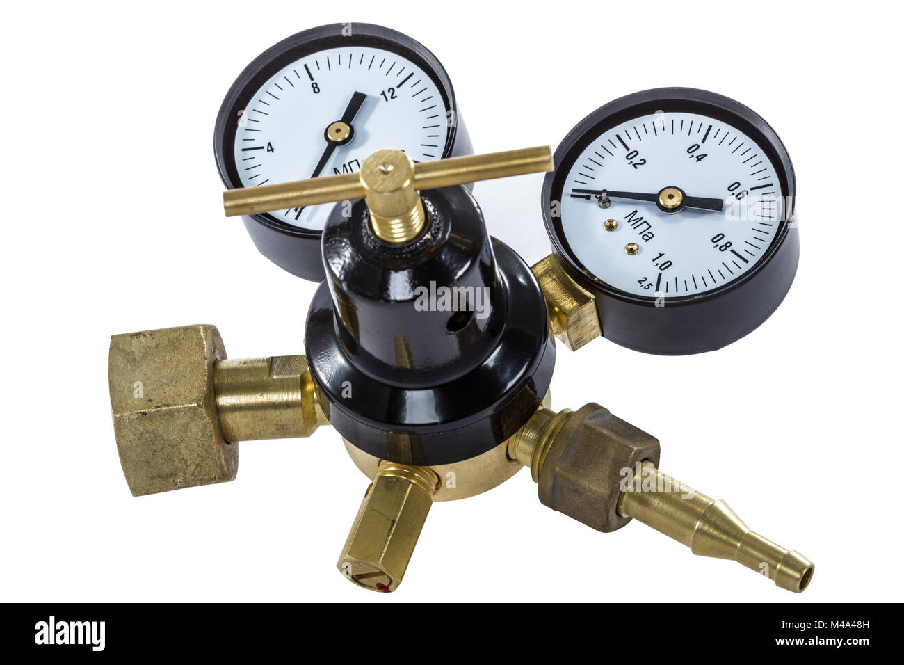 Regulador de presión con manómetro de gas, aislada con trazado de recorte  Fotografía de stock - Alamy