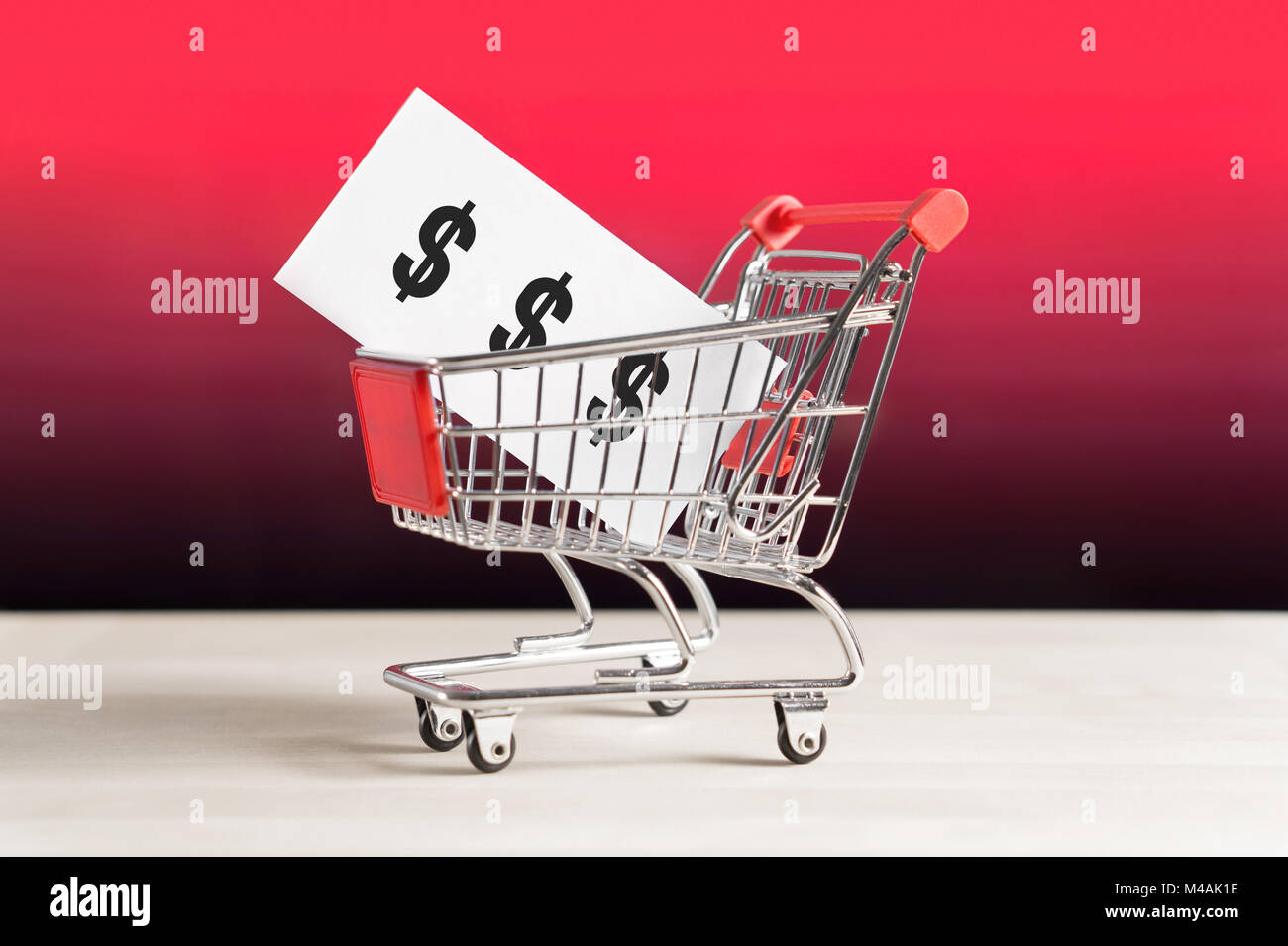 Publicidad para bajar los productos de venta al por menor - todo por un euro  Fotografía de stock - Alamy