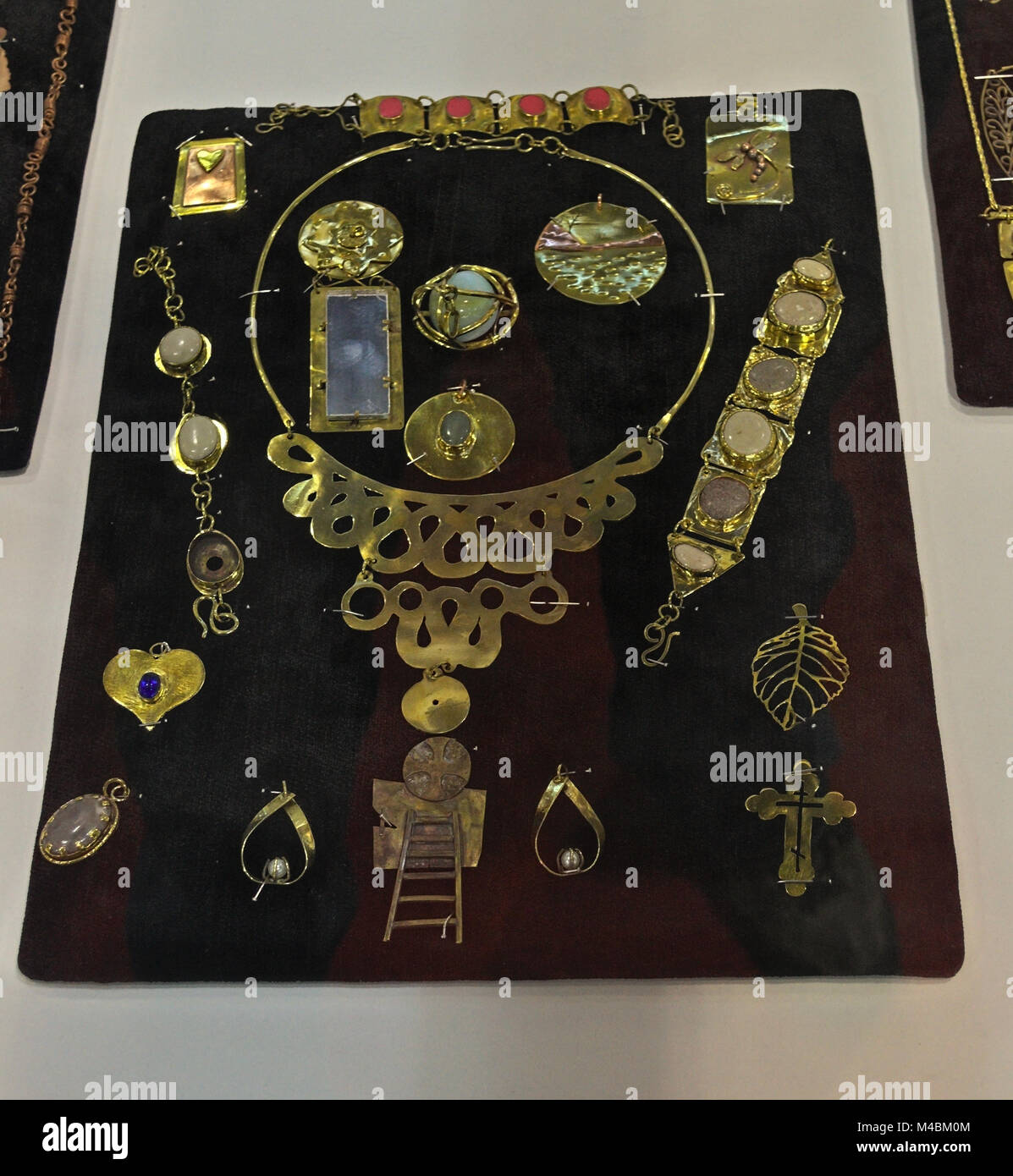 Réplicas de joyas antiguas muestran en exposiciones Fotografía de stock -  Alamy