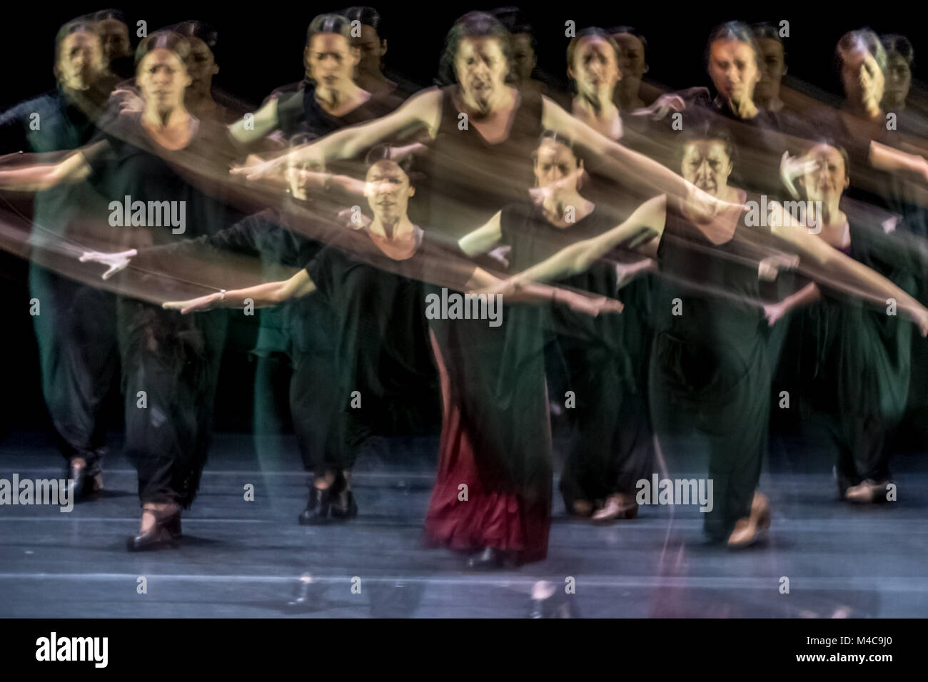 Londres, Reino Unido. 15 Feb, 2018. María Pagés' trae su baile flamenco  moderno se fusiona con la poesía en un hermoso y reimagining radical de la  ópera de Bizet, Carmen, Yo Sadler's