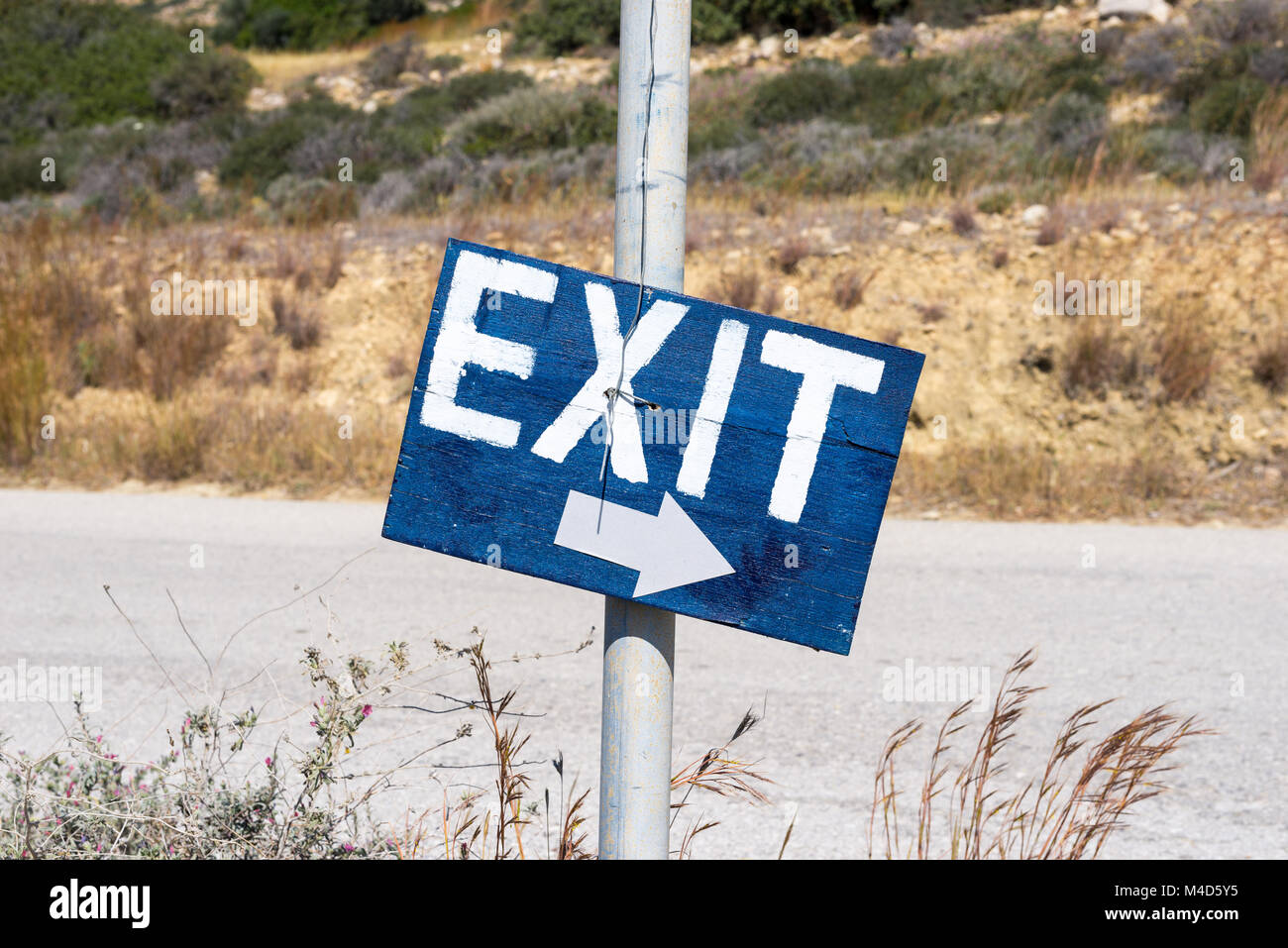 Signo de la calle en medio de la nada en Creta Foto de stock