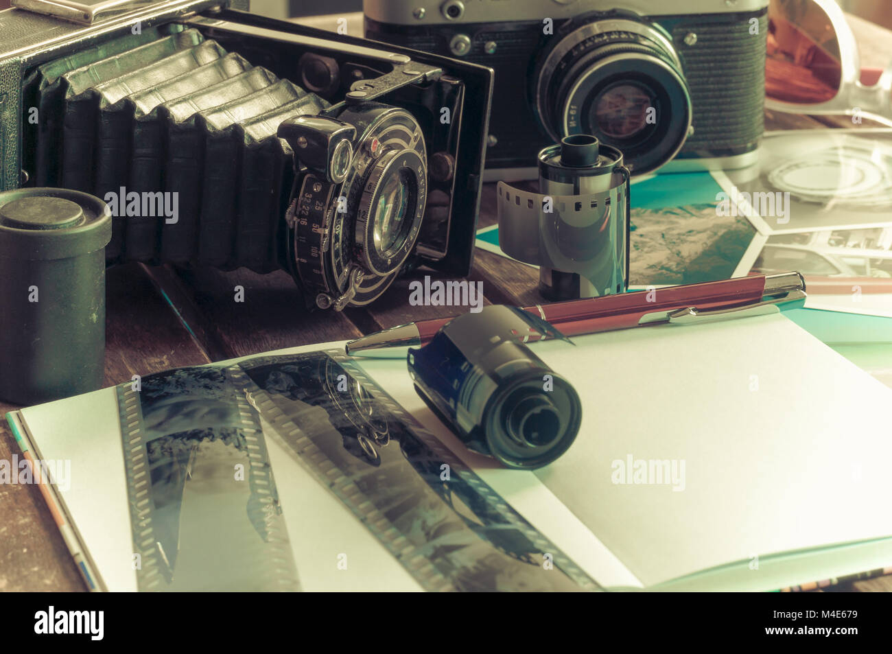 Cámara digital retro fotografías e imágenes de alta resolución - Alamy