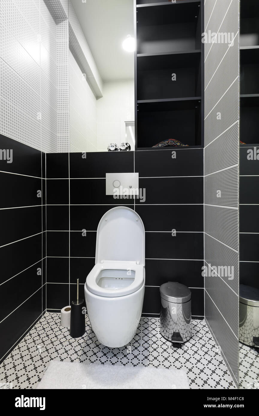 Moderno baño en blanco y negro Fotografía de stock - Alamy